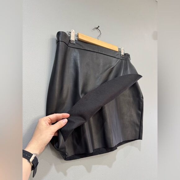Black Express Faux Leather Faux Wrap Skirt Size 12 EUC - Picture 3 of 5
